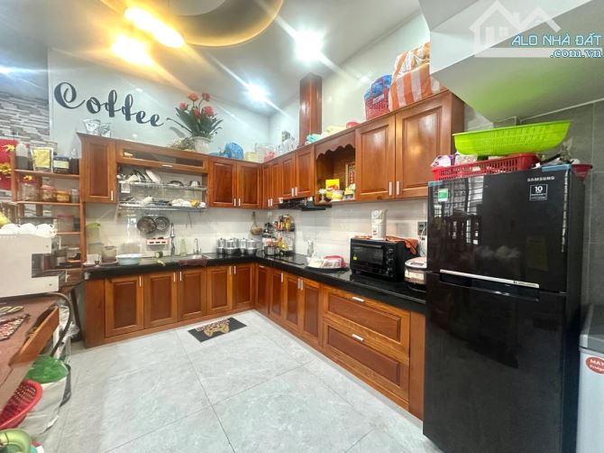 NHÀ 3 TẦNG CHỦ XÂY CỰC TÂM HUYẾT ỐP GẠCH FULL TƯỜNG - LÔ GÓC MẶT TIỀN NGUYỄN CÔNG HOAN