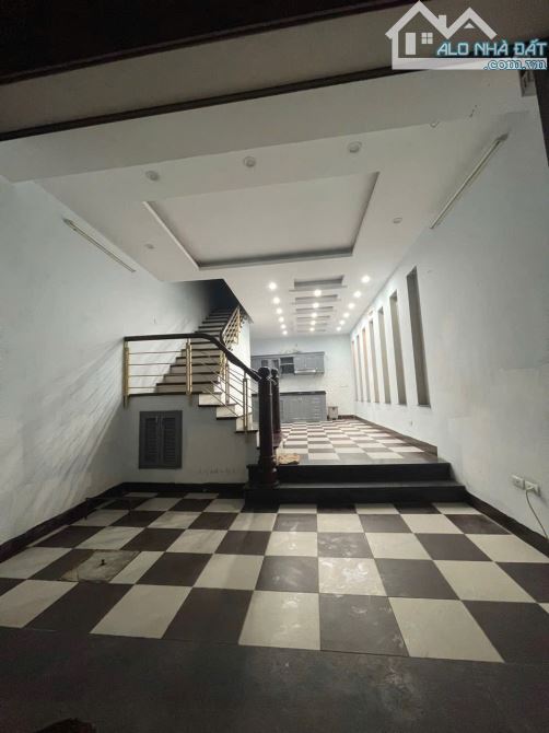 Cho thuê nhà Nguyễn Hoàng Tôn, Xuân La, Tây Hồ. DT 50m x 5 tầng, giá 15tr