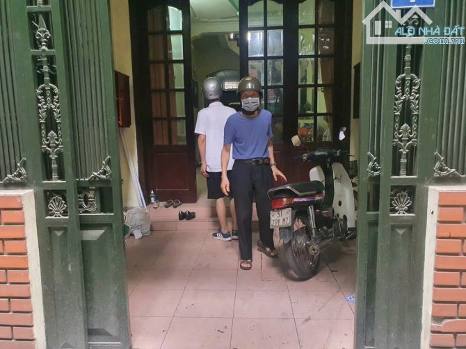 Cho thuê nhà trong ngõ 76, phố Chùa Hà, Quan Hoa, Cầu Giấy, Hà Nội. DT 55m x 4 tầng, giá