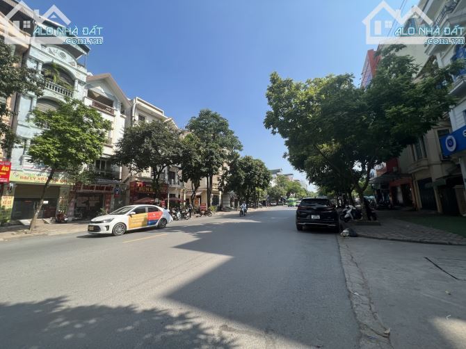 BÁN NHÀ ĐƯỜNG NGUYỄN CẢNH DỊ, KĐT ĐẠI KIM, HOÀNG MAI, 65M,5T,MT15M, LÔ GÓC, VỈA HÈ, Ô TÔ