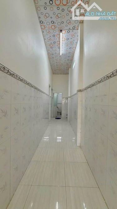 Bác 6 gửi bán căn nhà ở đường Lý Nam Đế , Thị Trấn Hóc Môn. DT 100m2, Giá 999 triệu, SHR - 10