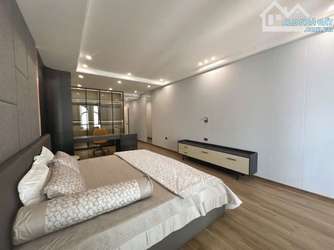 Bán nhà Ngọc Thụy 65m2- 5 tầng- dân xây chắc chắn, ô tô tránh, gần đường Hồng Tiến - 10