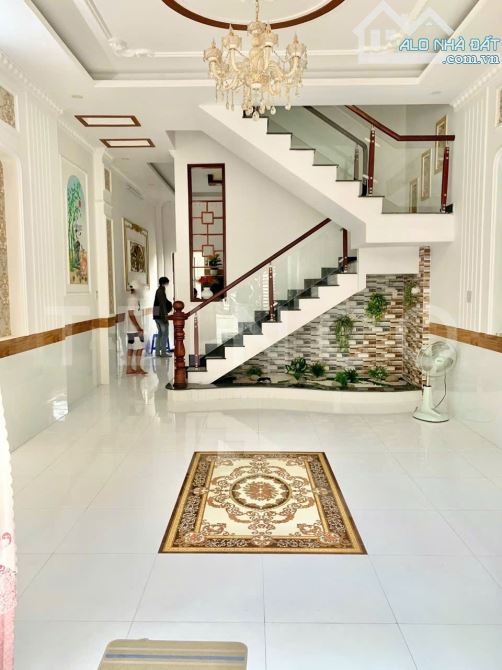 Cho thuê nhà 1 lầu có trang bị nội thất trong KDC Quân Báo - gần chợ bà bộ - 1
