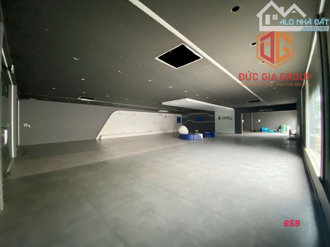 Mặt bằng ngang 15m góc 2 mặt tiền đường Đồng Khởi - 1