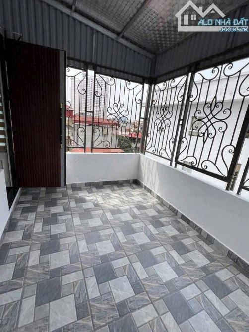 Cho Thuê Nhà 45m2*6T thang máy Tại Nguyễn Văn Huyên , Cầu Giấy - 1