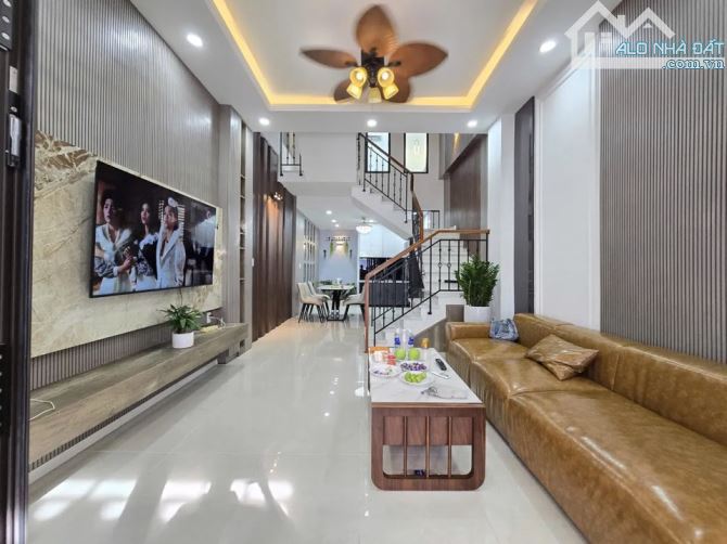 NHÀ ĐẸP 3 TẦNG FULL NỘI THẤT – ĐƯỜNG 7.5M PHÚ XUÂN, GẦN BIỂN, LIÊN CHIỂU –  CHỈ 6.85 TỶ - 1