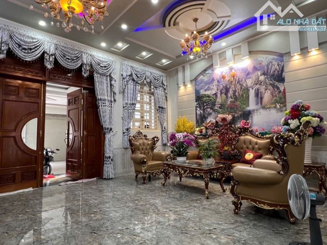 Biệt thự 3 tầng Mặt tiền đường TRƯƠNG THỊ HOA phường TTH Q12, dt 165m2 (6,6mx25m) Đường10m - 1