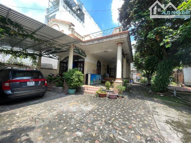 👉BÁN🏠MTKD 246m(9x26m) SỔ ĐẸP - GIÁ:18 TỶ- THỊ TRẤN HỐC MÔN. 👉THÔNG TIN CHI TIẾT : - 1