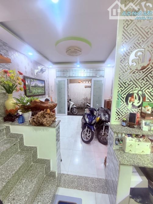 BÁN GẤP NHÀ NGUYỄN SƠN – CÁCH 1 CĂN RA  HXH – 3 TẦNG – 30M² - 1