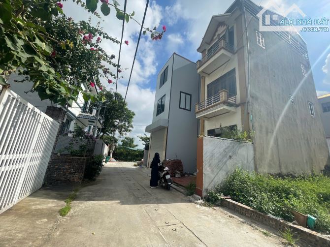 Bán nhà 3 tầng chắc chắn ,Tổ 9 TT Quang Minh - 1