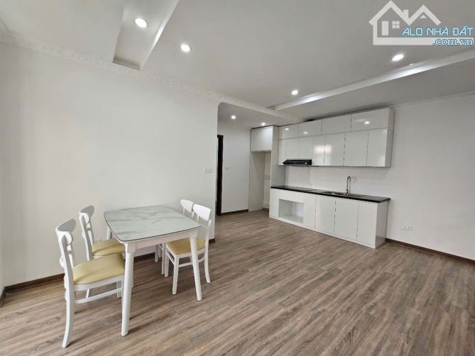 Bán chung cư cầu giấy 61m2 giá bán 4.9 tỷ quá giẻ - 1