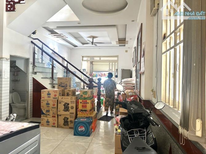 Bán nhà lô góc 2 Mt đang kd buôn bán sầm uất 2 tầng. Dĩ an - 1