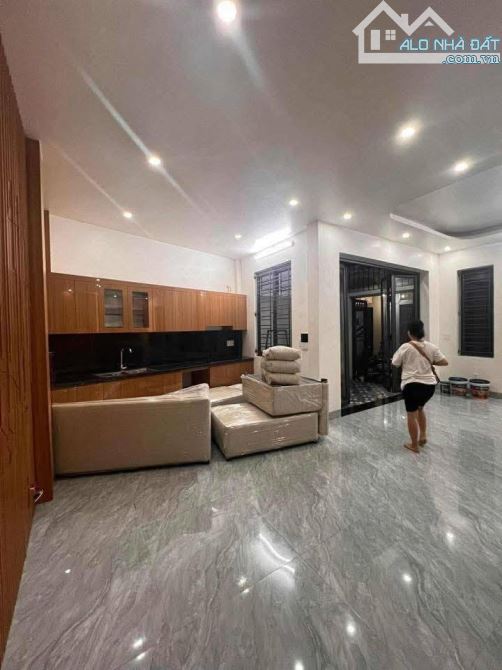 NHÀ 3 TẦNG NGÕ LÊ HỒNG PHONG - P VI XUYÊN - TP NAM ĐỊNH - 1