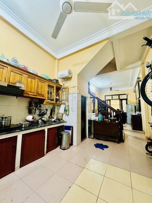 Cần bán căn nhà đường Trần Quốc Hoàn, Cầu giấy. DT 40m2x5T, ô tô . Giá 14,95 tỷ. - 1