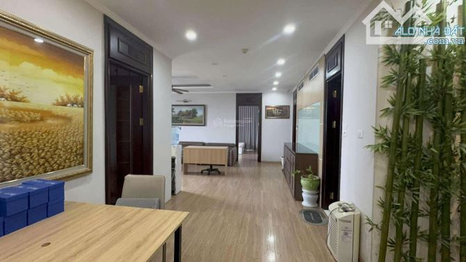 Bán CHCH tòa Eurowindow  Trần Duy Hưng. DT 140m2 gồm 3pn và 2vs. Đầy đủ nội thất. 12 tỷ