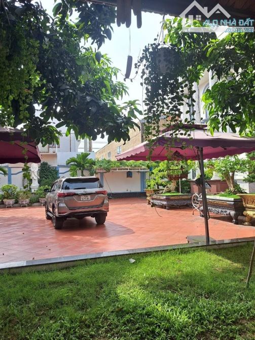 BIỆT THỰ SÂN VƯỜN NGUY NGA – 1.300M² – FULL NỘI THẤT ĐẲNG CẤP - 1