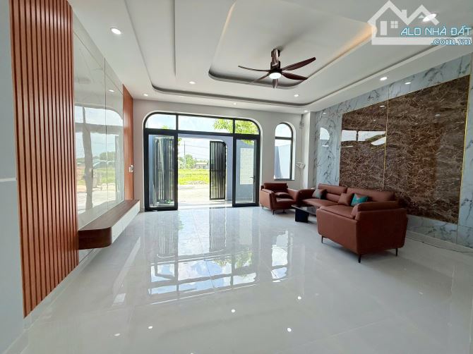 Bán nhà đẹp 2 Tầng ngay Bệnh Viện Xuyên Á, 80m2, SHR, Gía chỉ 2 Tỷ. - 1