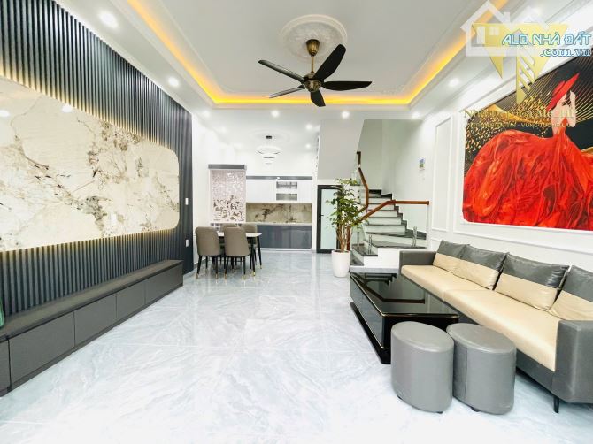 Siêu phẩm 3 tầng sau nhà mặt đường Thư Trung, Đằng Lâm - 1
