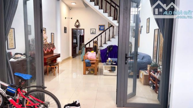 Bán nhà đẹp 4 lầu mới, 2MT hẻm trải nhựa có vỉa hè đường Ca Văn Thỉnh. 4.5m x 20m - 1