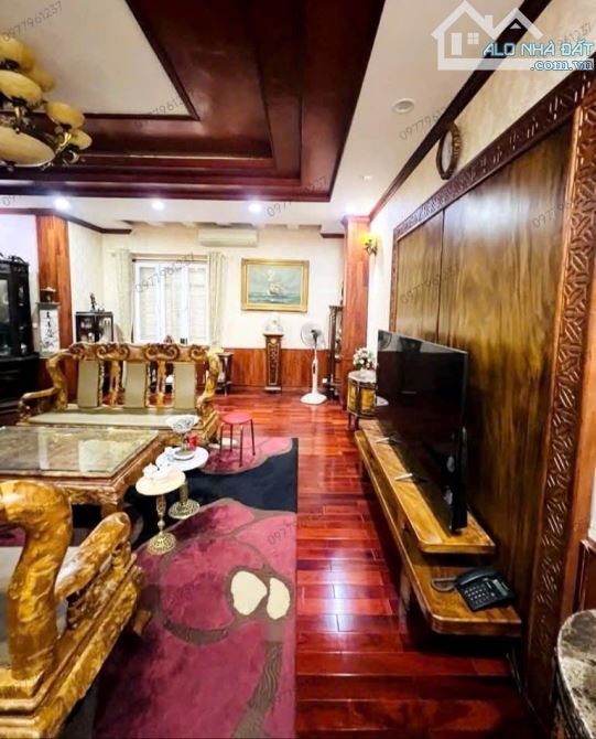 BÁN NHÀ CẦU GIẤY 69m2 × MT 5,9m. GARA Ô TÔ - 2 Ô TÔ TRÁNH ĐỖ TRƯỚC NHÀ + VỈA HÈ - 1