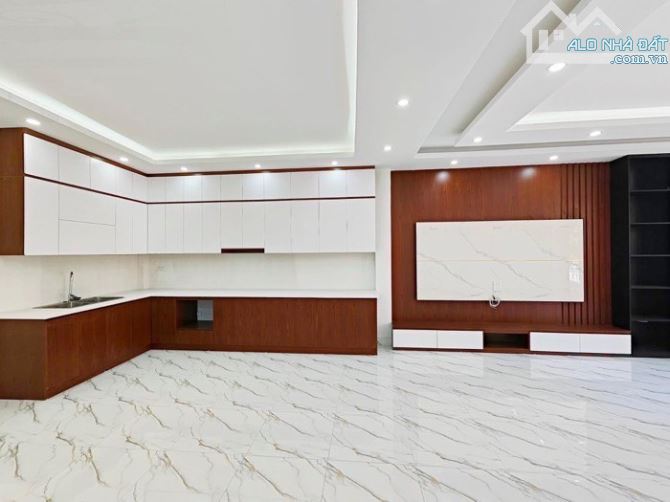 LÒ ĐÚC DÂN XÂY KHUNG CỘT BÊ TÔNG – GẦN PHỐ TRUNG TÂM HAI BÀ - 1