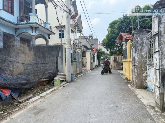 Cần bán 76,1m2 đất thôn Xuân Thụy (Kiêu Kỵ). Gần Vin 123 và Ecopark, đường thông 4m ô tô - 1