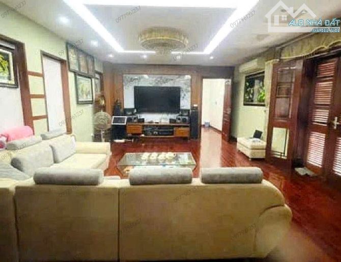 BÁN NHÀ CẦU GIẤY 57m2 × MT 5m. GARA Ô TÔ, 2 Ô TÔ TRÁNH ĐỖ NGÀY ĐÊM TRƯỚC NHÀ - V.PHÒNG - 1