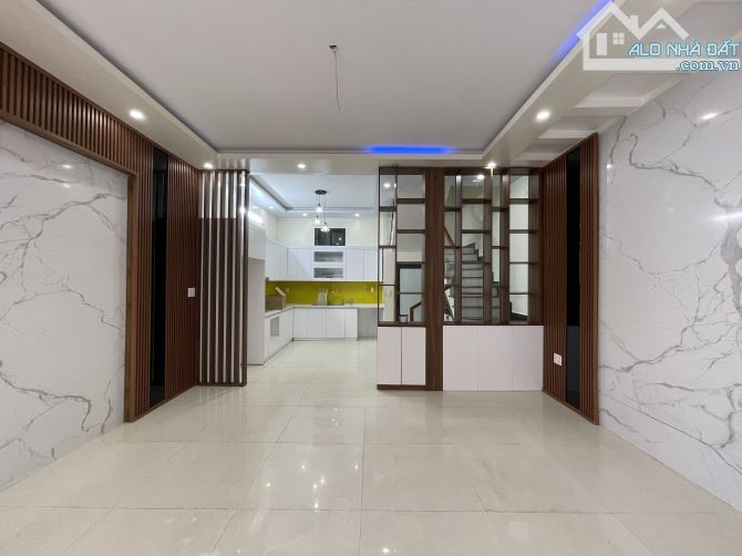 Bán nhà 3 tầng tại khu vực Đằng Lâm ngõ to rộng ô tô đỗ cửa thì hơn 3 tỷ - 50m2 - Đông Nam - 1