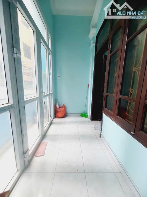 Bán gấp - Trần Hữu Tước - Đống Đa - Ô tô đỗ - thoáng - vị trí đắc địa - DT 70m2 - 3 tầng - 1