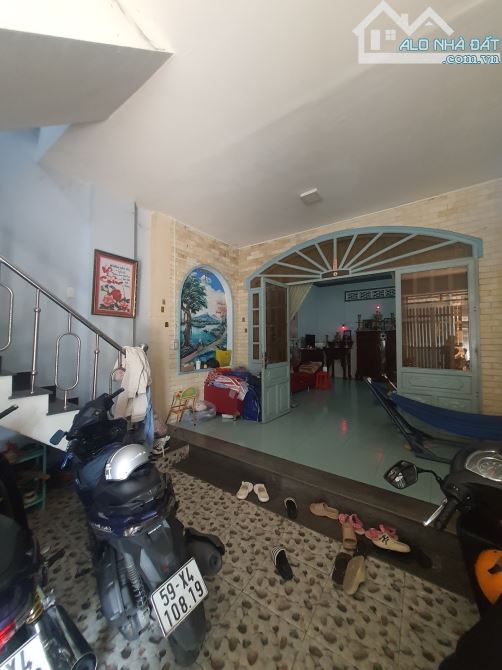 🏡 BÁN NHÀ HIẾM - VỊ TRÍ ĐẸP - SÂN RỘNG XE HƠI ĐẬU CỬA- NỞ HẬU- TƯƠNG LAI 2 MẶT TIỀN - 1