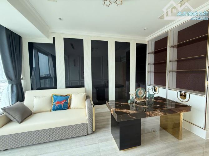 Duy nhất 1 căn hộ Vincom Lý Tự Trọng, Quận 1- 164m2 3PN-3WC tầng 25. CHỉ 4X tỷ - 1