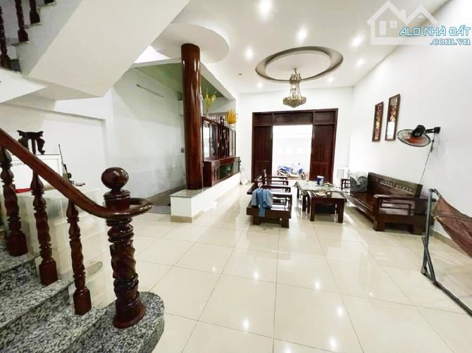 Nhà 4 tầng đẹp Quận 2, Hẻm xe hơi, Dt:130m2 (7x18,5m), gần Đại học UMT, chỉ 7,3 tỷ TL - 1