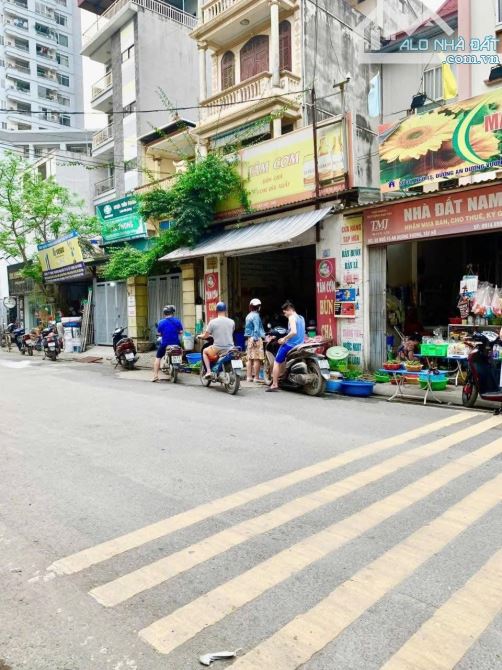 Giảm 3 tỷ - Bán Nhà Mặt Phố Tây Hồ 104m2 giá 25 tỷ - kinh doanh đắc địa - 1