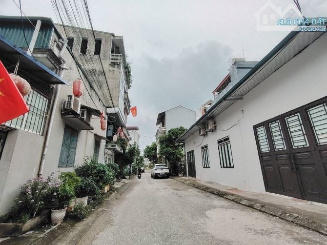 BÁN ĐẤT GẦN KHAI SƠN CITY 105M2, NGÕ Ô TÔ VÀO ĐẤT 10M RA ĐƯỜNG Ô TÔ TRÁNH NHAU, NỞ HẬU - 1