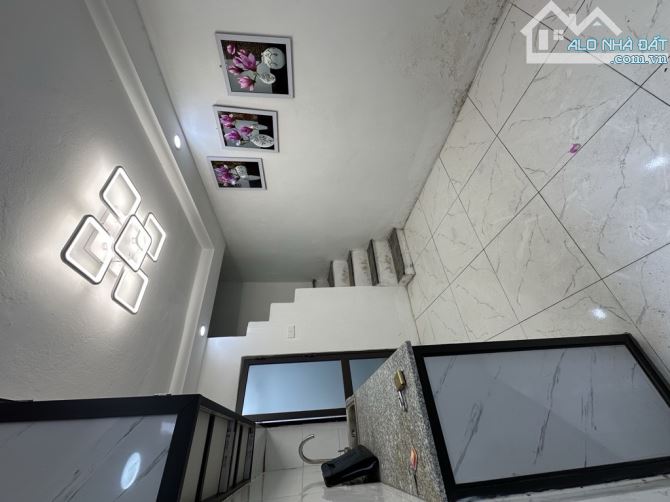 Rẻ và đẹp quá Nhà nằm ở vị trí đắc địa, mặt ngõ 3 gác  tránh xe máy, trước  nhà để hàng ch - 1