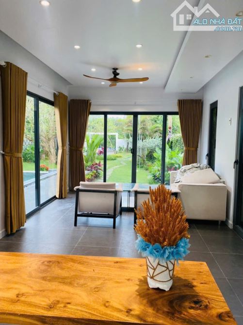 VILLA HỒ BƠI -- SÂN VƯỜN ĐƯỜNG NGUYỄN HUỆ XÃ ĐẤT ĐỎ--TP HCM - 1