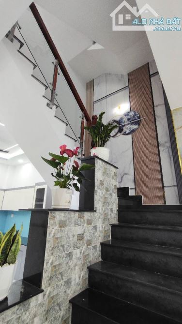 NHÀ SIÊU ĐẸP - HẺM XE HƠI TRÁNH - CHỈ HƠN 5 TỶ - 1