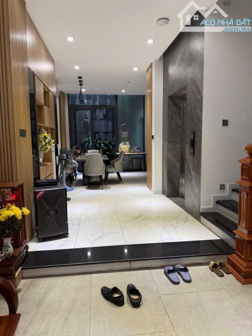 VIP CỘNG HOÀ-CÓ THANG MÁY – XE HƠI NGỦ TRONG NHÀ - 1