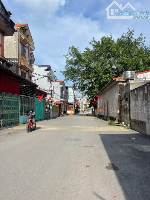 Chính Chủ  gửi Em Bán lô đất thổ cư ngõ ô tô 2, 5 tấn chỗ vào tận nhà ..Thông thoáng - 1
