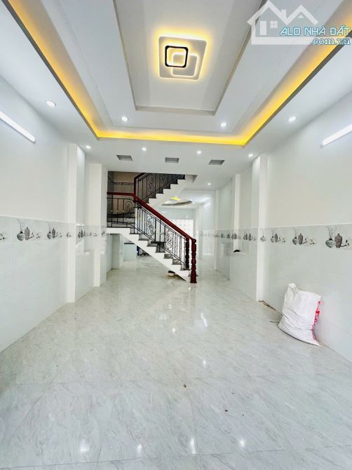 SIÊU PHẨM TÂN PHÚ GẦN NGUYỄN SƠN - NHÀ 3 TẦNG 60M2 - 4x15 - HẺM TRƯỚC NHÀ 5M. CHỈ 6 TỶ XÍU - 1