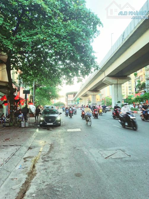 Bán nhà mặt phố Hào Nam 73m2 vị trí đẹp vỉa hè rộng kinh doanh tốt 29 tỷ - 1