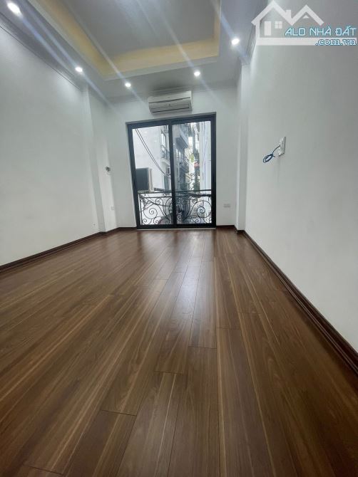 🔥 HIẾM! ĐỨC GIANG - 30M² - 5 TẦNG - Ô TÔ TRÁNH - 7,65 TỶ! - 1