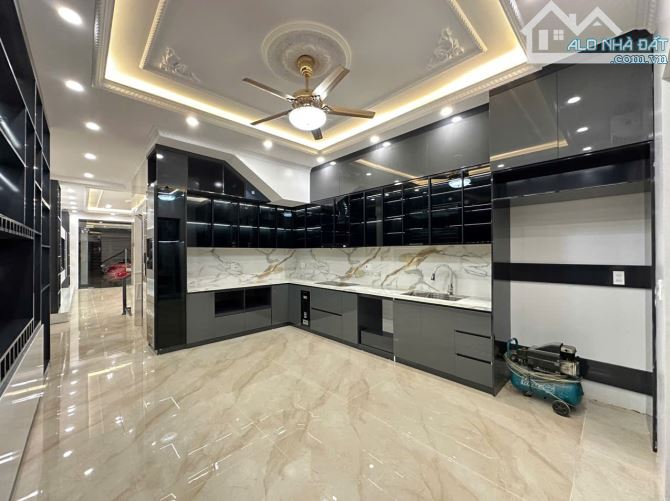 Tuyến 2 Quán Nam  92m² x 5T Thang Máy - 1