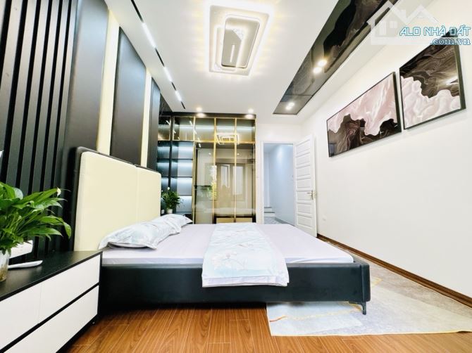 HOÀNG QUỐC VIỆT-VÕ CHÍ CÔNG-DT 35m2-BA GÁC TRÁNH XE MÁY-7.X TỶ - 1