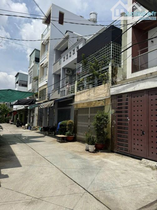 HƠN 3 TỶ CÓ NHÀ ĐẸP 2 TẦNG- SÁT MẶT TIỀN ĐƯỜNG SỐ 11 GẦN 26/3- HẺM XE TẢI THÔNG- 32M2- 4x8 - 1