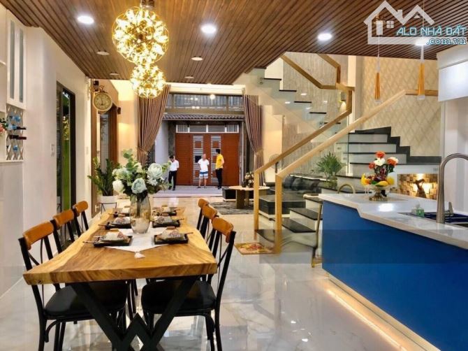 HÀNG NGON ! Nhà đường Đồng Đen (ngay công viên Bàu Cát), 4x18m, 3 tầng giá chỉ còn 11,5 tỷ - 1