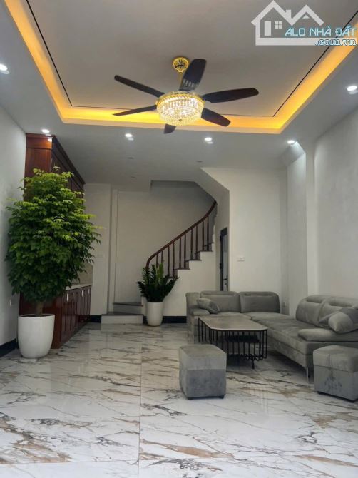 💥SIÊU PHẨM ĐỨC GIANG – LÔ GÓC – Ô TÔ THÔNG TỨ TUNG NHÀ DÂN XÂY 43Mx4TẦNG 8TỶ💥  📍Vị trí: - 1