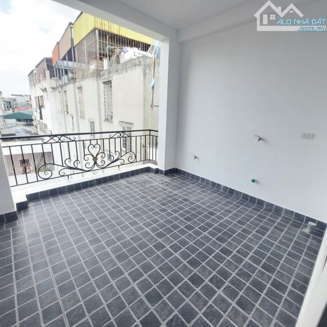 NHÀ ĐẸP Ở NGAY KIM GIANG - KHƯƠNG ĐÌNH 36M 5 TẦNG TRƯỚC NHÀ THOÁNG SÁNG - 1