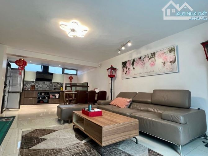 Nhà Hoạ Sĩ cần bán căn Biệt Thự Vinhome RiverSide, 3 mặt tiền, 180m2, giá 60.5 tỷ - 1