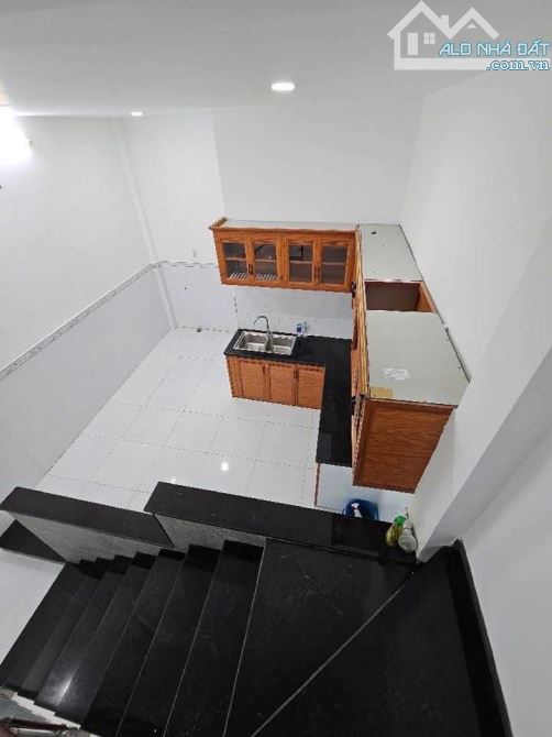 BÁN NHÀ 2 TẦNG HẺM THÔNG XE HƠI 8M HÒA BÌNH 4X16 SỔ VUÔNG A4 GIÁ 6.8 TỶ - 1